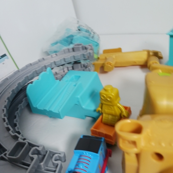 Thomas & Friends Adventures Robot Train Set Robot Rescue - Picture 4 of 6